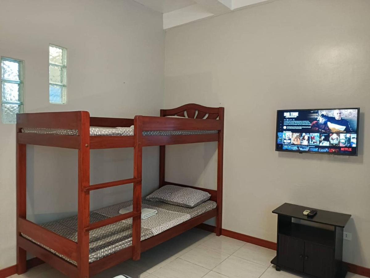 Villa Skanderbeg Guest House Puerto Princesa ภายนอก รูปภาพ