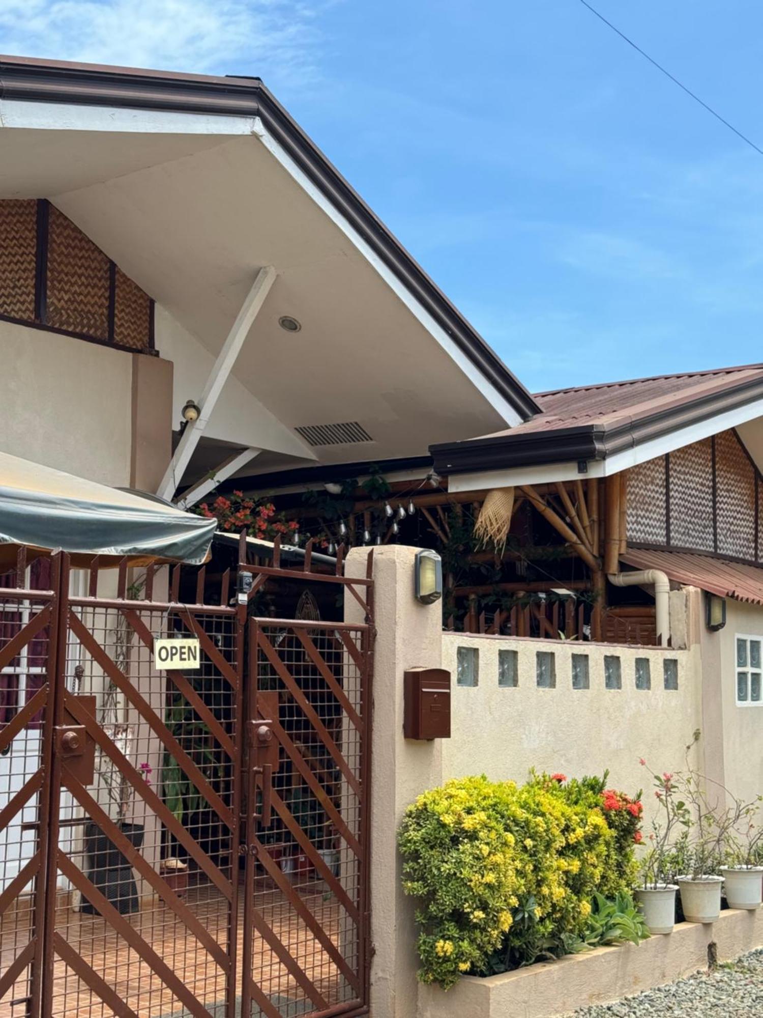 Villa Skanderbeg Guest House Puerto Princesa ภายนอก รูปภาพ
