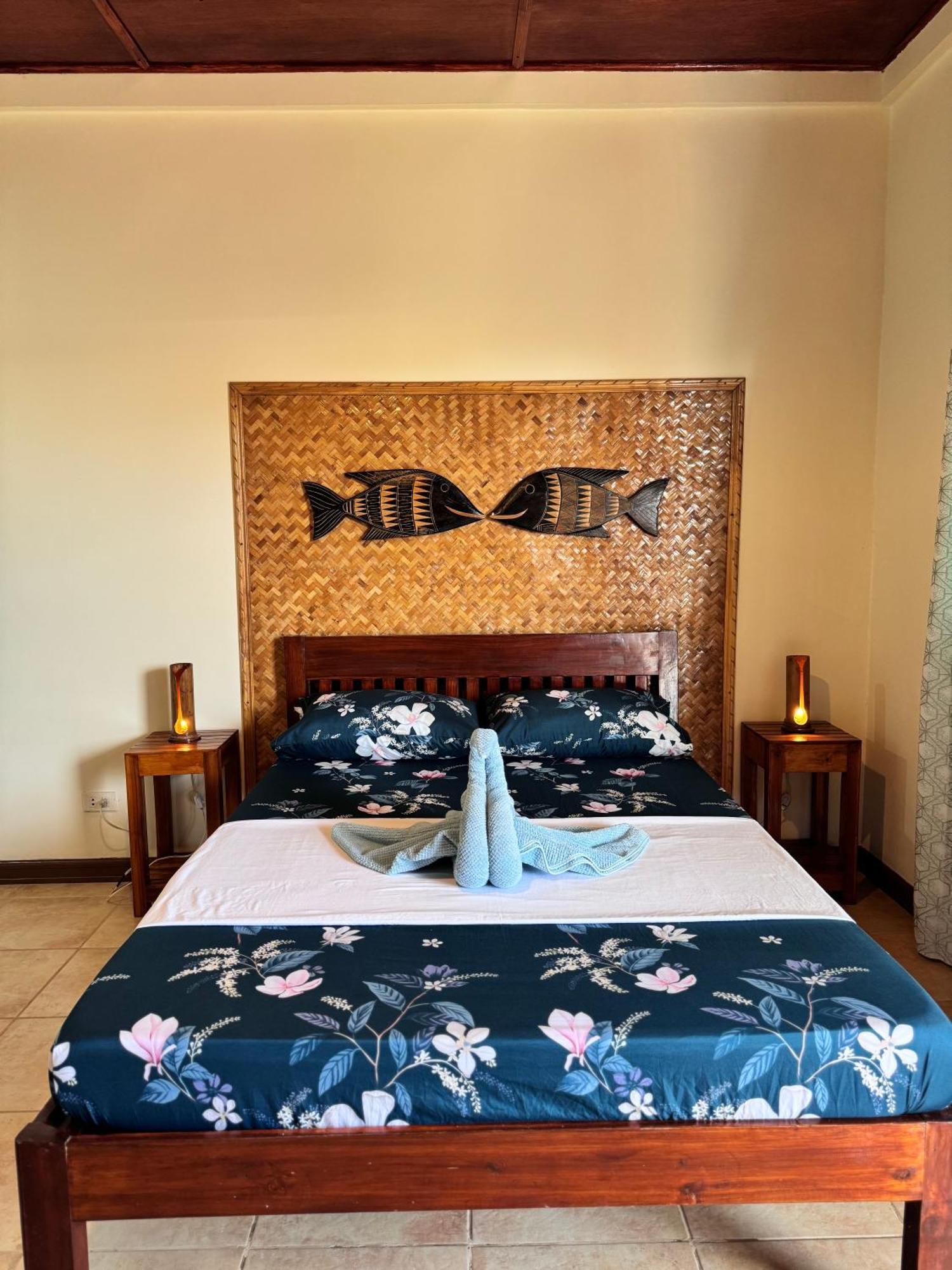 Villa Skanderbeg Guest House Puerto Princesa ภายนอก รูปภาพ