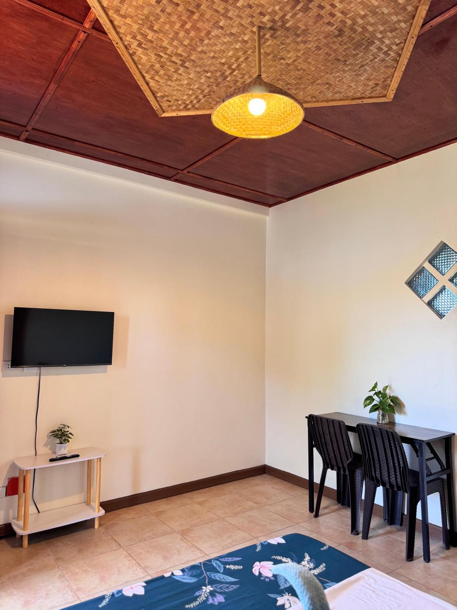 Villa Skanderbeg Guest House Puerto Princesa ภายนอก รูปภาพ