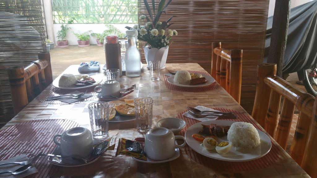 Villa Skanderbeg Guest House Puerto Princesa ภายนอก รูปภาพ