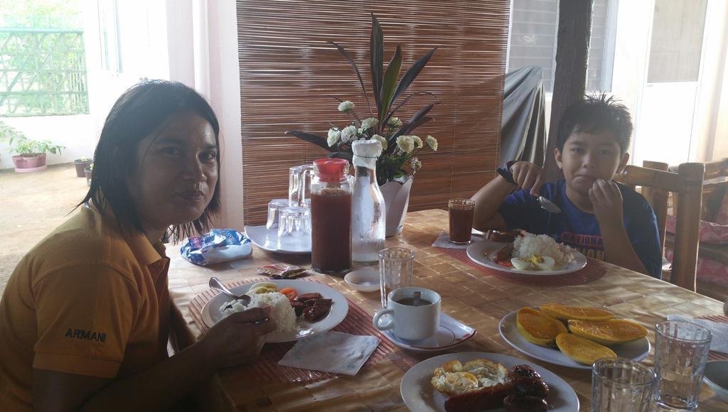Villa Skanderbeg Guest House Puerto Princesa ภายนอก รูปภาพ