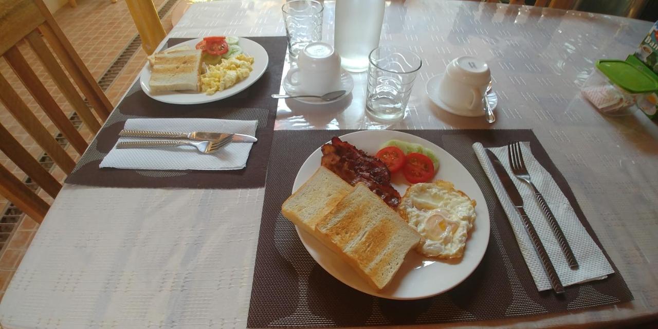 Villa Skanderbeg Guest House Puerto Princesa ภายนอก รูปภาพ