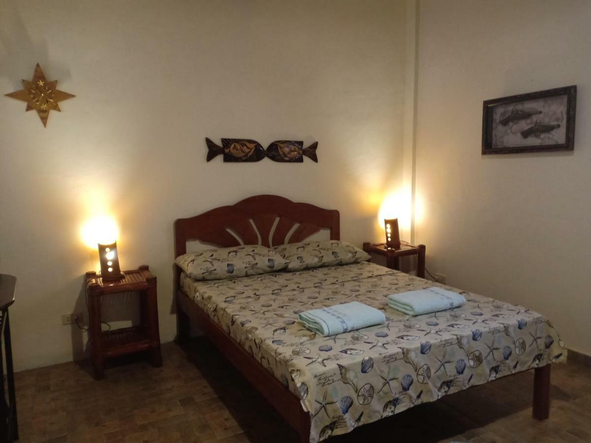 Villa Skanderbeg Guest House Puerto Princesa ภายนอก รูปภาพ